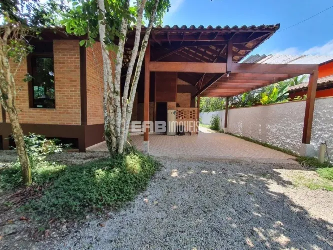 Casa com 3 suítes para venda na praia de Itamambuca em Ubatuba