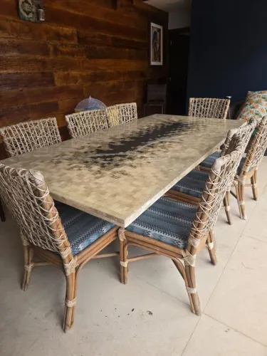 Mesa com 8 cadeiras