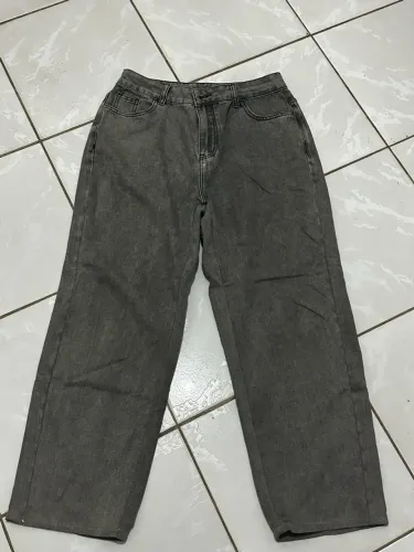Calça Jeans Wide Leg com desenho de aranha nos bolsos de trás? ja usado algumas vezes