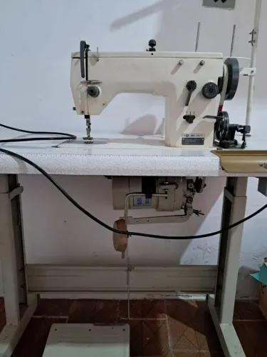 Vende-se Máquina de Costura semi-industrial