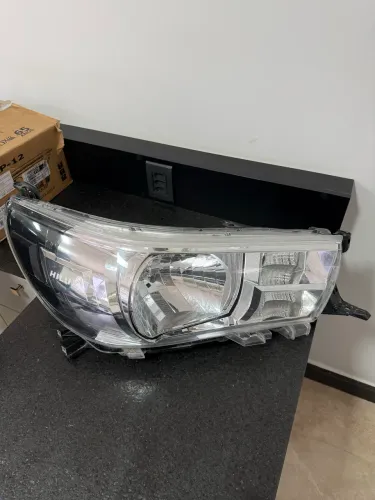 PAR DE FAROL ORIGINAL HILUX SRV 2018