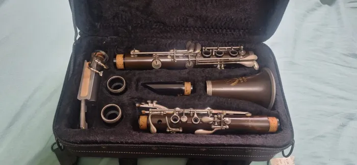 1 Clarinete Eagles + suporte