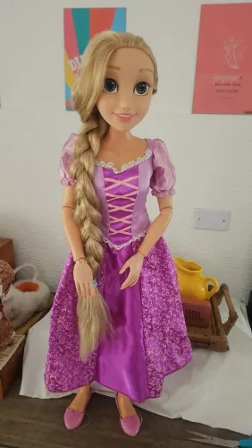 Boneca Rapunzel importada (toda articulada)