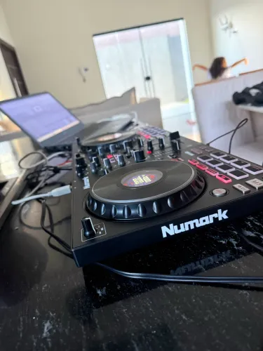 Controladora Numark Mixtrack Platinum Fx