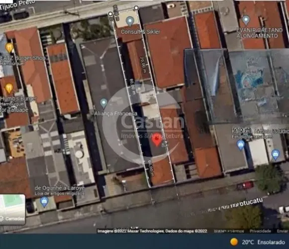 propriedade com 2 casas, frente para 2 ruas.