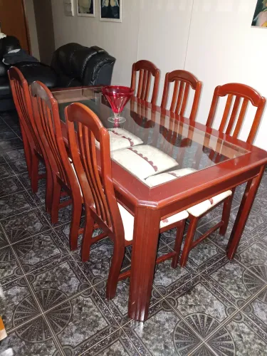 Mesa 6 cadeiras madeira