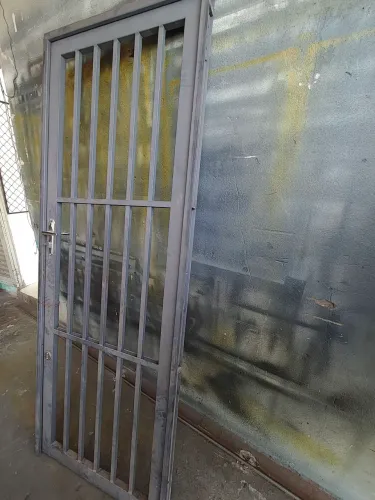 Portão de ferro social