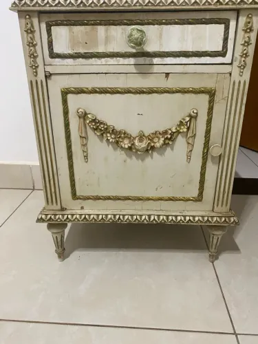Mesa auxiliar criado antigo estilo Luís XV