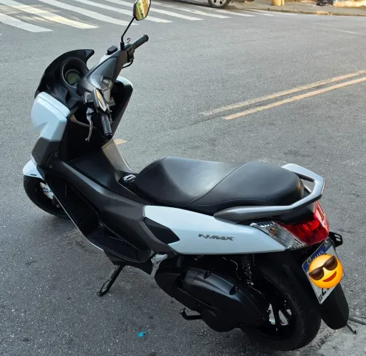 Vendo moto yamarra branca