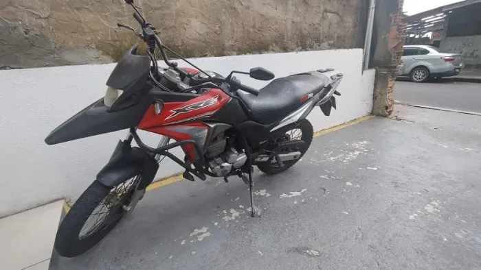 Vendo XRE 300 Rally ano 2015.