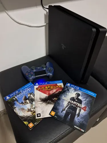 PlayStation 4 Slim 500GB + 1 Controle Original + 3 Jogos Exclusivos (Mídia Física)