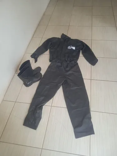 Capa de chuva + botas PVC