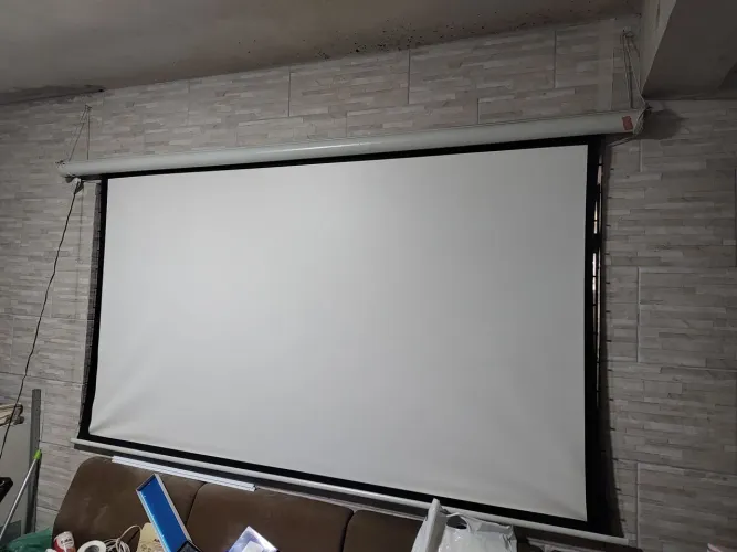 Tela eletrica e projetor 