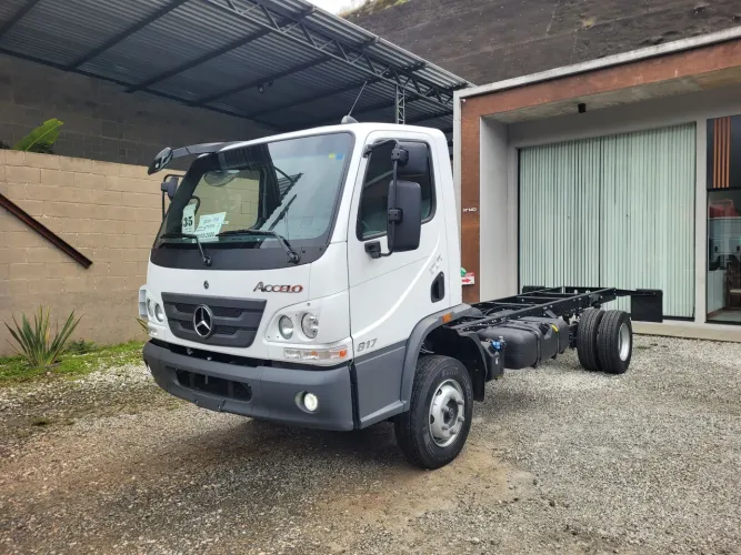 MB Accelo 817 0km 2026 Chassi