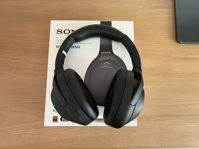 Sony XM4 Headphone com Cancelamento de ruído