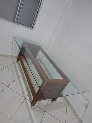 DESAPEGO!! VENDO MESA 2X1. Madeira marcica vidro temperado linda e resistente