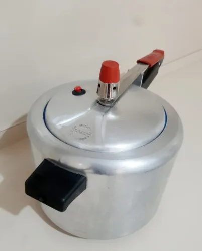 Panela de Pressão CLOCK 4,5L