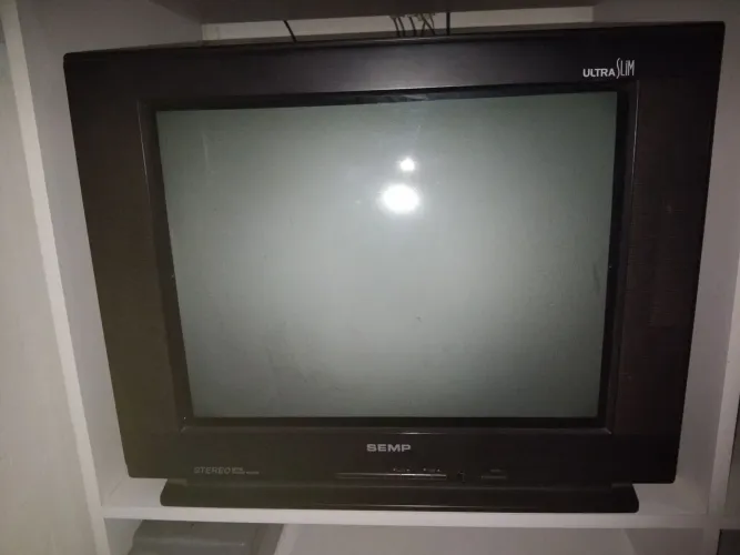 Tv de tubo semp toshiba 21"