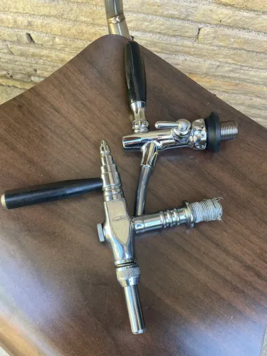 Par de torneiras de chope profissional, Celli - italiana e Grambeer