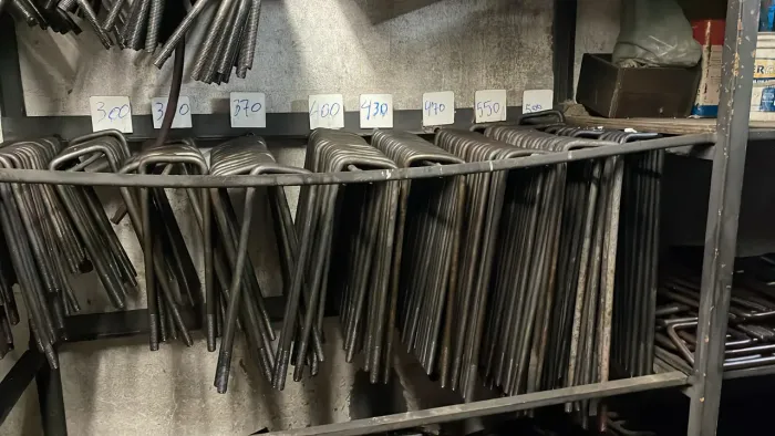 Grampos NoVOS de fixação de baús, carrocerias e implementos rodoviários-Lote