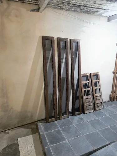 3 Seteiras de Massaranduba medindo 0,24cmx1,74cm e maís 2 seteiras de 0,30cmx0,98cm