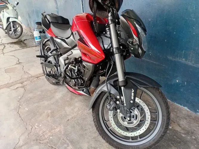 Moto 160 bajaj dominar