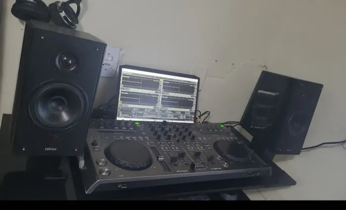 Pionner  ddj t1