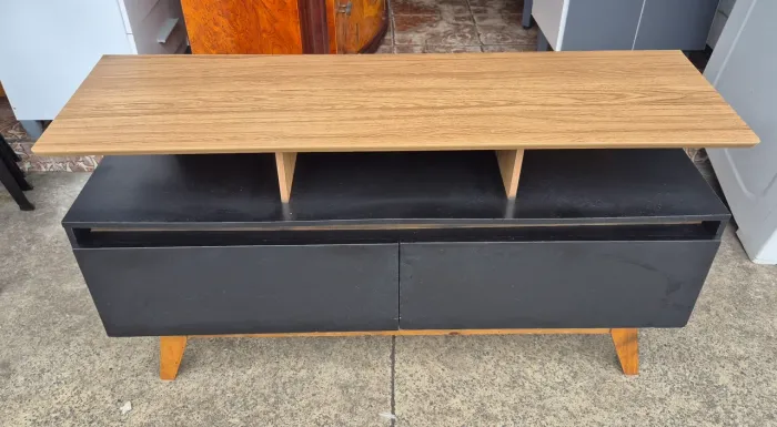 RACK RETRÔ . MEDIDAS 1,20x0,57x0,37