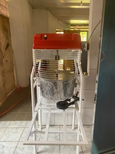 MÁQUINA DE MISTURAR MASSA PARA SALGADOS - BIVOLT