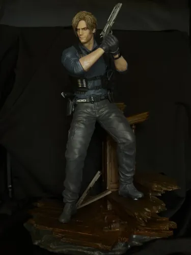 Leon Resident Evil Action Figure