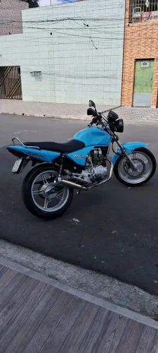 Titan 150 azul bebe