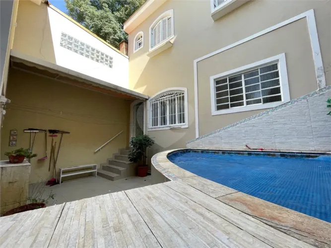 Sobrado com Piscina Aquecida em região nobre do Tucuruvi