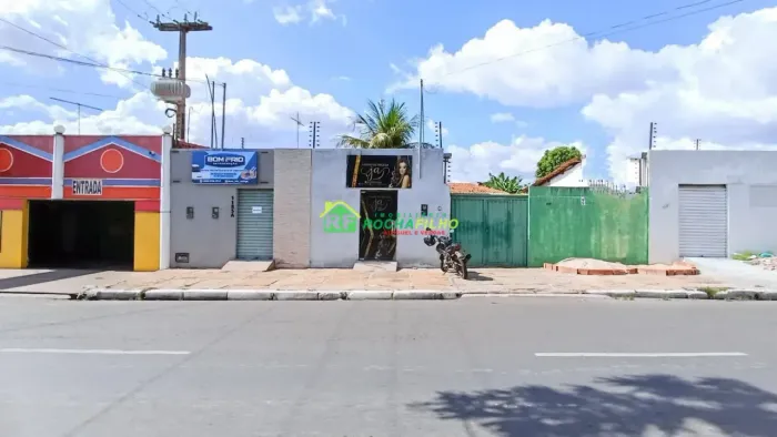 Casa para alugar. 234 m² por 3600,00/mês - Lorival Parente - Teresina/PI