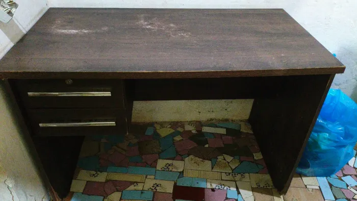 Escrivaninha com Duas Gavetas