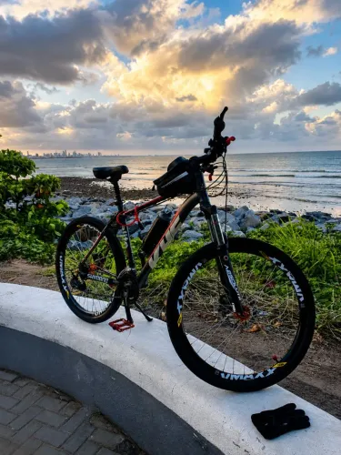 Bicicleta KHS Alite 350 Tam. 19 - Aro 26 - Shimano - Freio Hidráulico