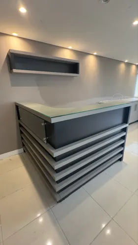 Vendo balcão recepção caixa usado