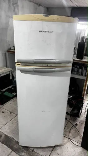 Geladeira Frost Free funcionando perfeitamente