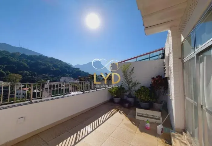 Excelente cobertura duplex à venda na Rua dos Oitis, Gávea