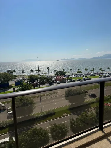 Apto 02 por andar com 315 m² de área privativa com amplas salas com sacada e lavabo, escri