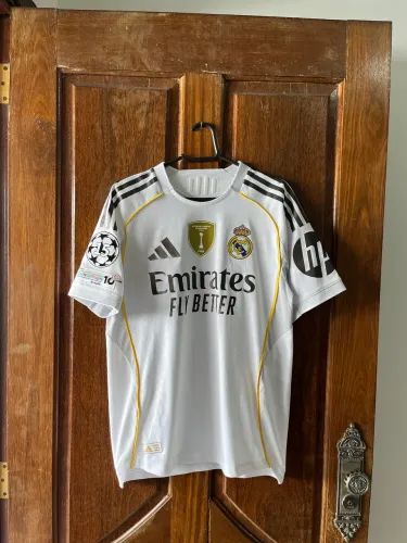 Camisa l modelo jogador do real Madrid