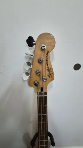 Baixo Squier Precision standard