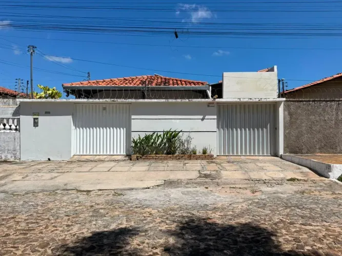 Casa vizinha a UFDPAR com 2 quartos - Parnaíba - PI