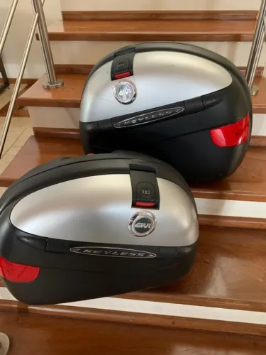 Par De Bauleto Lateral Givi E41 Keyless Monokey 41L Com Porta-luvas E Senha
