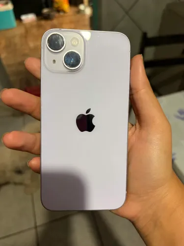 IPhone 14 lilás
