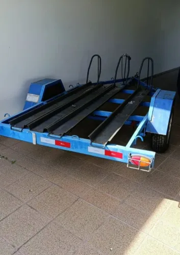 Vendo carretinha para 3 motos