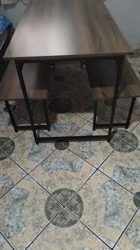 Mesa Moderna com 2 bancos
