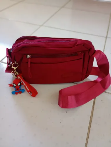 VENDO LINDA BOLSA IMPERMEÁVEL EM ÓTIMO ESTADO (NOVA) ?