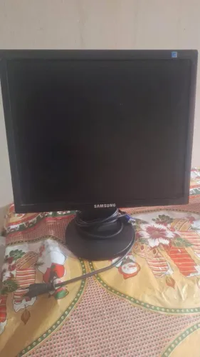 Monitor Samsung 17 Polegadas - SyncMaster 743B - R$120 - Oportunidade