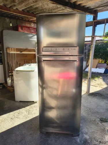 Vendo Geladeira Eletrolux 430l