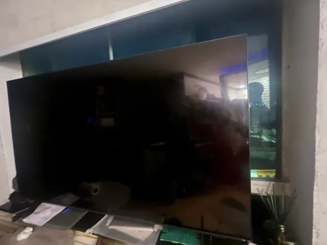 Smart TV Samsung CU8000 65? - Tela quebrada - Para peças ou conserto